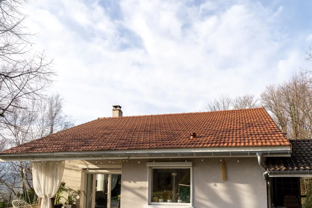 Rénovation totale de toiture en tuiles à Voiron